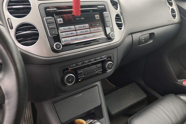 Used Volkswagen Tiguan 2012 1.8TSI Automatic Two-Wheel Drive Elite Edition Audio And AC Panel