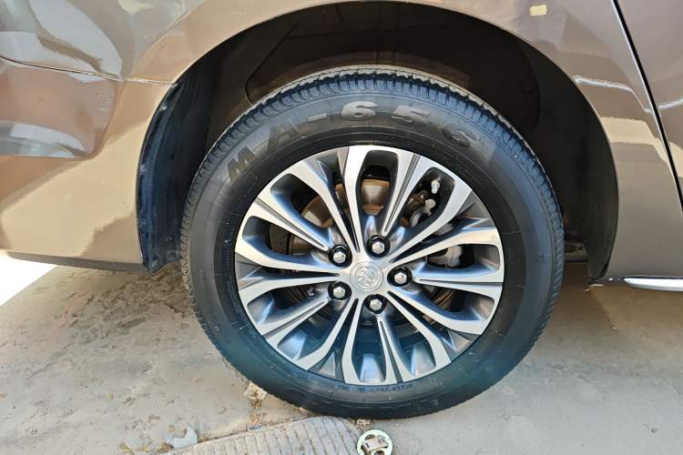 Used Buick GL8 2023 Land Executive Class Comfort Model