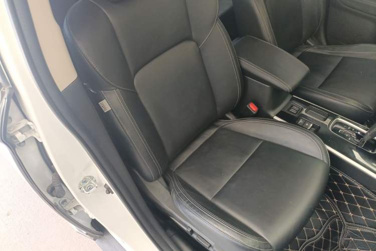 Used Mitsubishi Outlander 2019 2.0L Two-Wheel Drive Comfort Edition 5 Seats China VI Standard