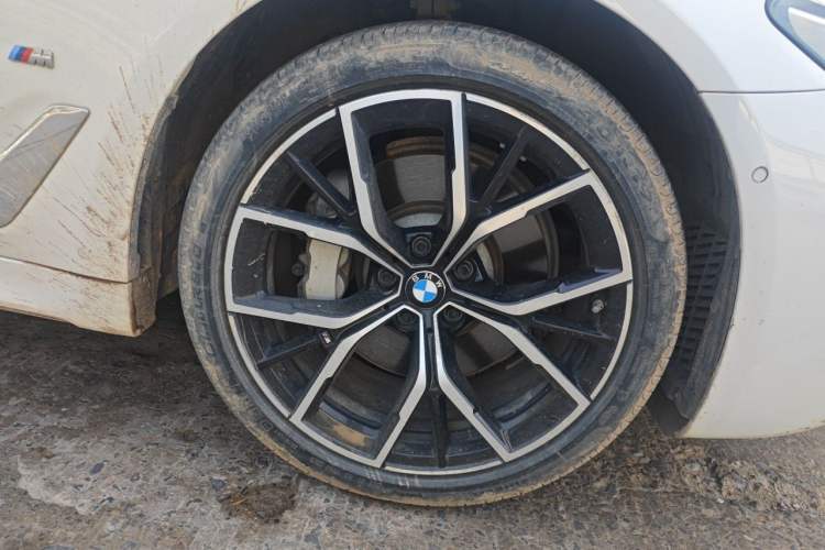 Used BMW 5 Series 2021 Restyled 530Li Luxury Edition M Sport Package Right Front Wheel Hub