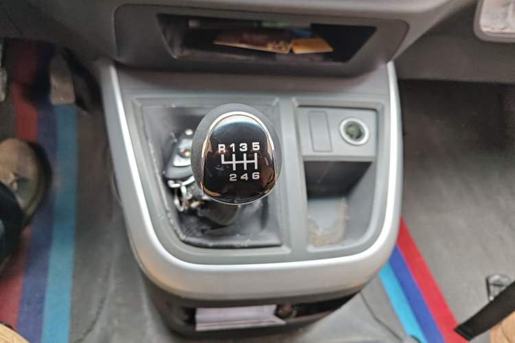 Used Jinbei Hiace King 2021 2.0L City Transport King Series Express Model Standard Top 6-Seater 1TZS Gear Lever