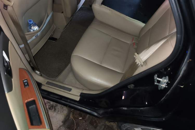 Used Buick Excelle 2013 1.5L Manual Luxury Model Left Rear Seat