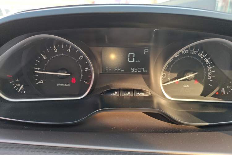 Used Peugeot 2008 2014 1.6L Automatic Fashion Edition
