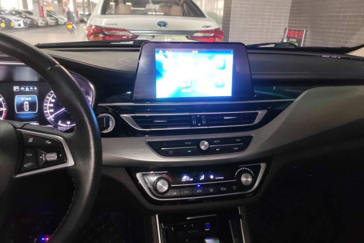 Used CHANGAN Raeton CC 2018 1.5T Automatic Elegant Starry Edition China V Standard
