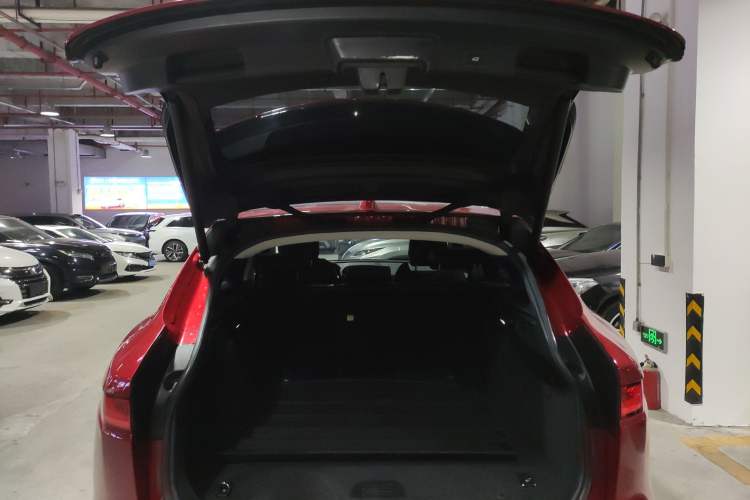 Used Jaguar F-PACE 2016 2.0T Two-Wheel-Drive R-Sport Sport Edition
