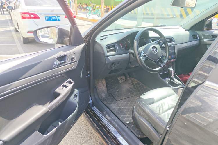 Used Volkswagen Lavida 2015 1.6L Automatic Comfort Edition