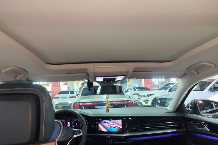 Used Volkswagen Passat 2025 Outstanding Model 380TSI Starry Dragon Glorious Edition
