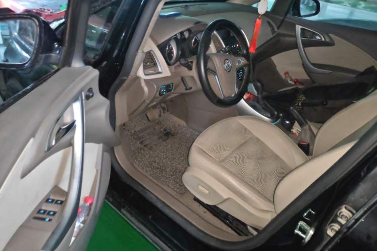 Used Buick GT 2013 GT 1.6L Automatic Fashion Edition Driver Seat