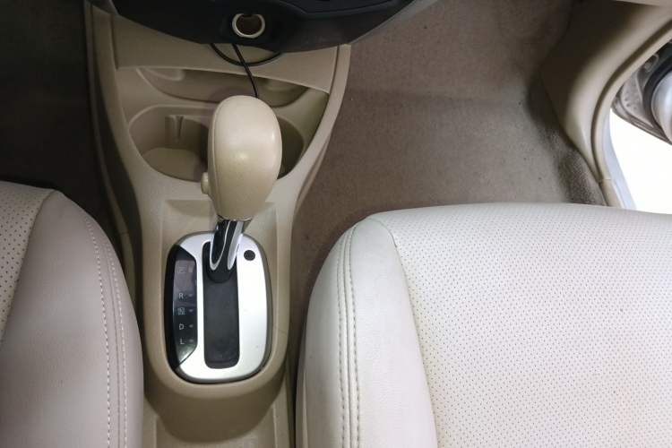 Used Nissan Livina 2015 1.6XE CVT Comfort Edition Gear Lever