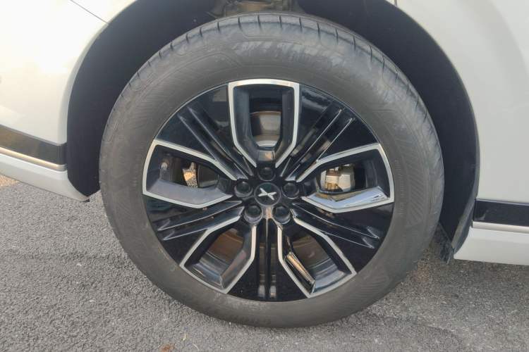 Used XPeng G9 2025 625 Long-Range Max Exterior 8