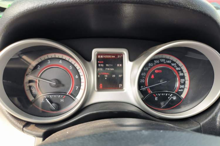 Used Dodge Journey 2013 2.4L Two-Wheel Drive Luxury Version