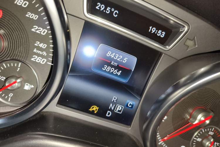 Used Mercedes-Benz GLE 2016 GLE 320 4MATIC Luxury Model Odometer Close Up