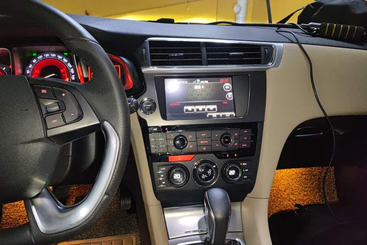 Used DS 6 2016 1.6T Luxury Edition THP160