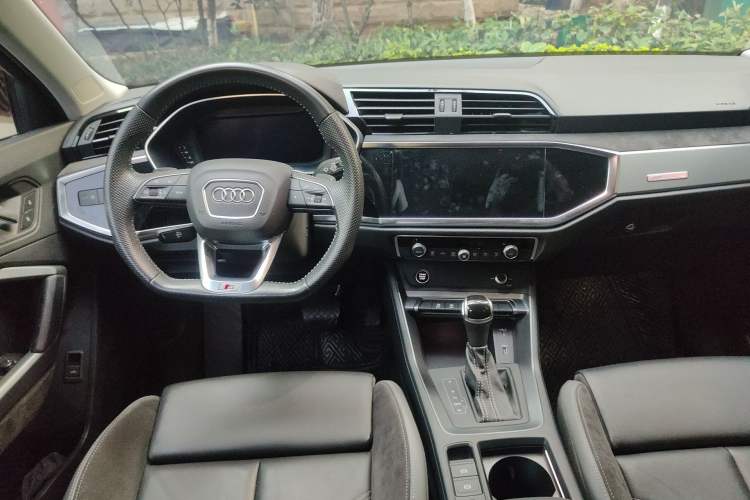 Used Audi Q3 Sportback 2021 40 TFSI Enjoy Life Edition Center Console