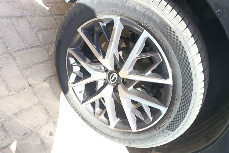 Used GAC Trumpchi GS8 2022 Dual-Engine Series 2.0TM Four-Wheel Drive Prestige Edition (6 Seats) Right Front Wheel Hub