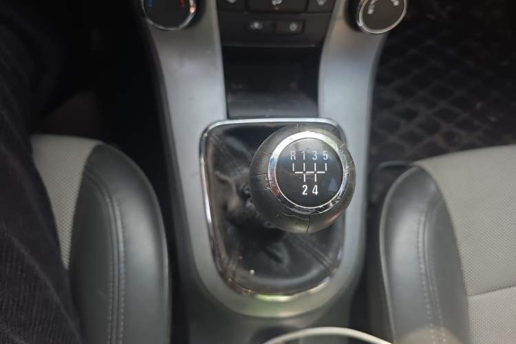 Used Chevrolet Cruze 2013 1.6L SL MT Gear Lever
