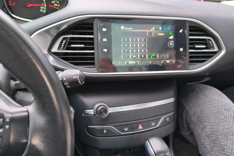 Used Peugeot 308S 2015 1.2T Automatic Jingchi Edition Audio And AC Panel