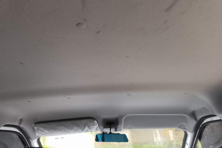 Used Wuling Yangguang 2024 300KM Comfort Version Passenger Van 75kW