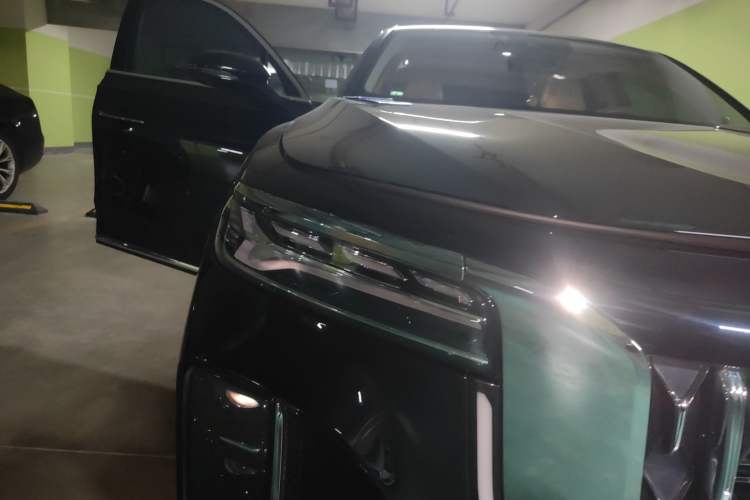 Used Hongqi H9 2025 2.0T Two-Wheel Drive Flagship Luxury Business Edition 5 Seats
