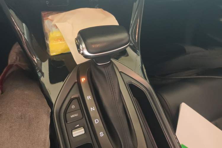 Used GAC Trumpchi GS4 2020 270T Automatic Luxury Smart Connectivity Version Gear Lever