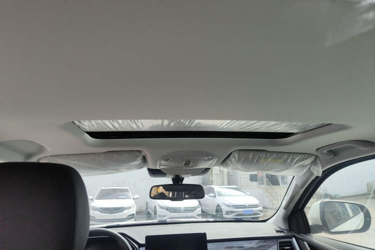 Used Sinotruk BOLDEN 2024 Commercial 2.0T Automatic Diesel 4x4 Long Wheelbase Luxury Edition Headliner