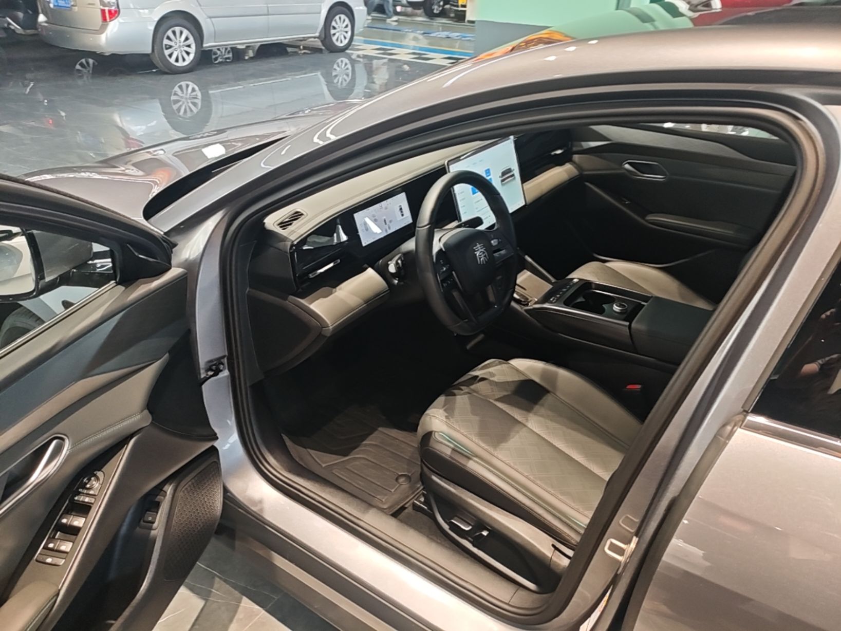 BYD Qin L 2025 EV 545KM Cloud Suspension Edition — снимка 18