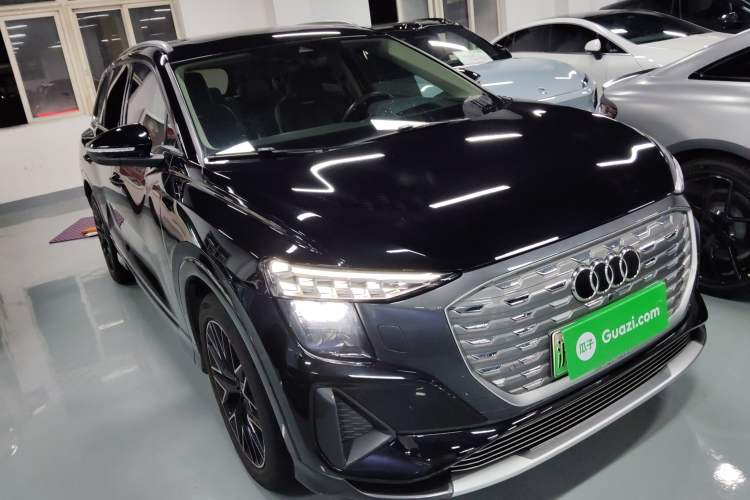 Used Audi Q5 e-tron 2022 40 e-tron Starry Edition Luxury Package Front Right 45 Deg