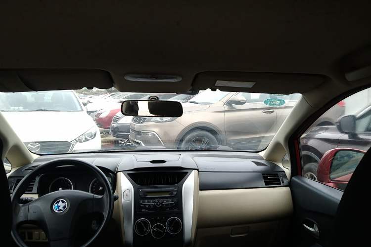 Used Venucia R50 2015 1.6L Manual Fashion Edition