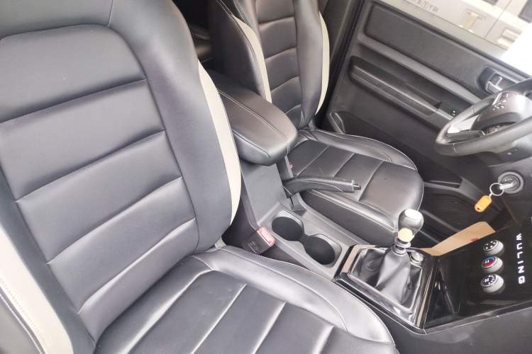 Used Wuling Hongguang PLUS 2020 1.5L Manual Comfort 7-Seater
