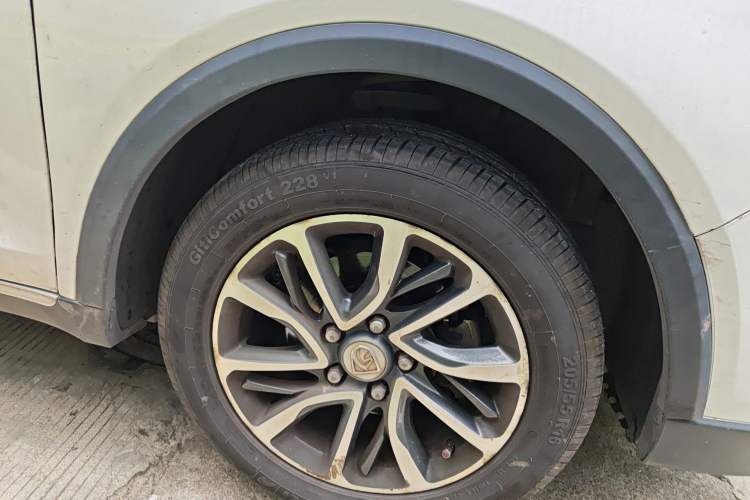 Used Baojun 730 2021 1.5L Manual Fashion Version 7 Seats Right Front Wheel Hub