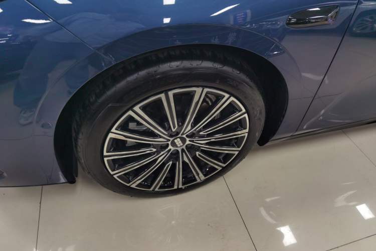 Used Geely Galaxy 8 2025 130km EM-P Exploration Edition Exterior 4