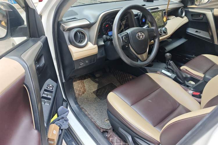 Used Toyota RAV4 2013 2.0L CVT Two-Wheel Drive Urban Edition