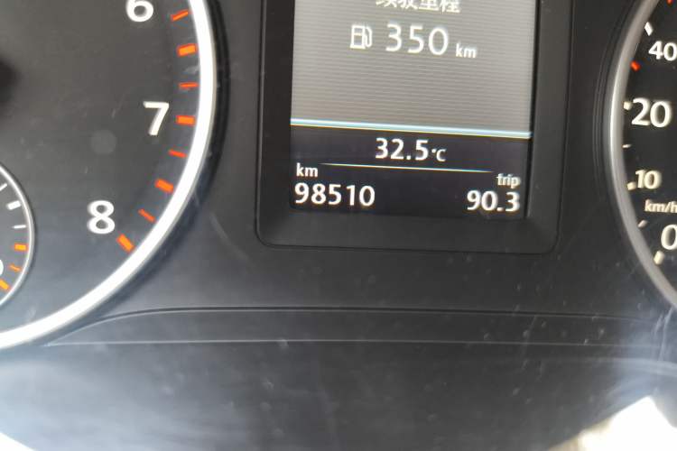 Used Volkswagen Tiguan 2013 1.8 TSI Automatic All-Wheel Drive Luxury Model Odometer Close Up