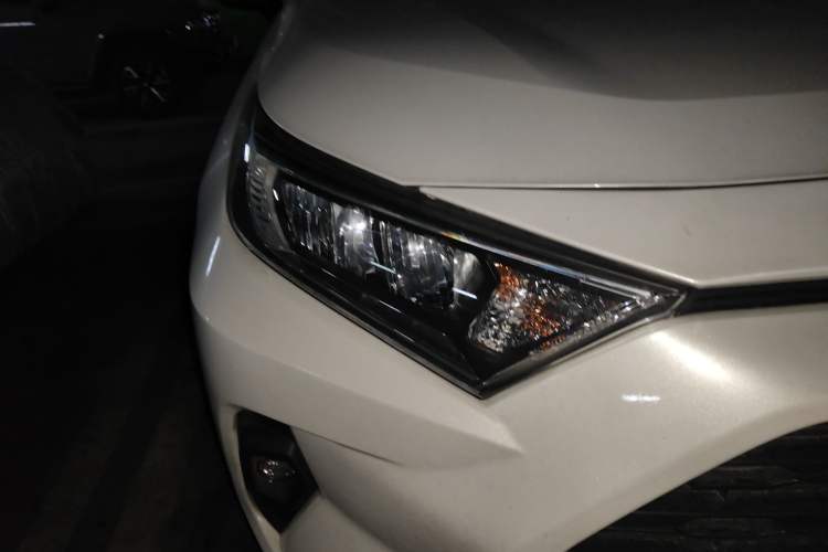 Used Toyota RAV4 2023 2.0L CVT Two-Wheel Drive Fashion Edition
