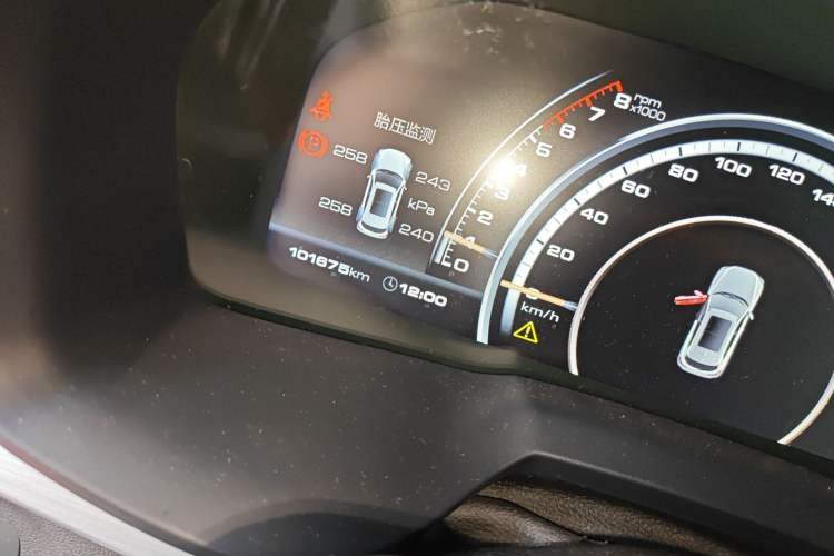 Used Wey VV7 2017 VV7c 2.0T Flagship Model Odometer Close Up