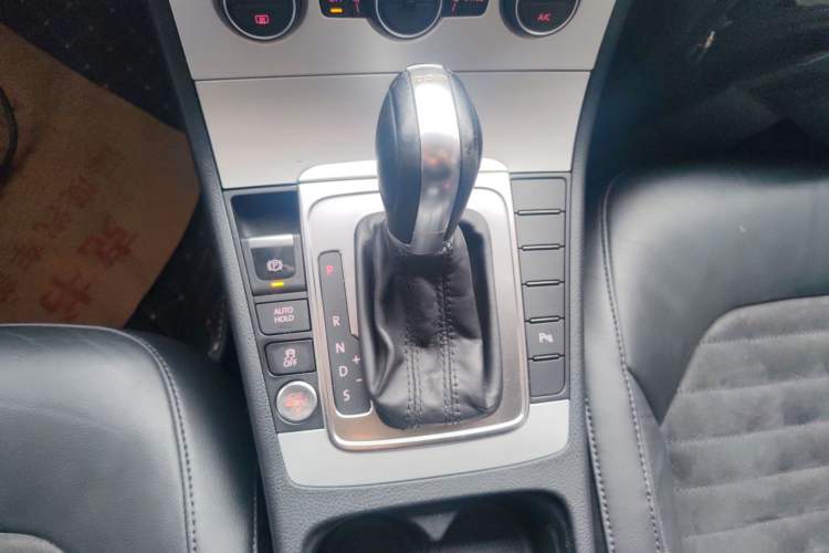 Used Volkswagen Magotan 2016 1.8TSI Luxury Comfort Model
