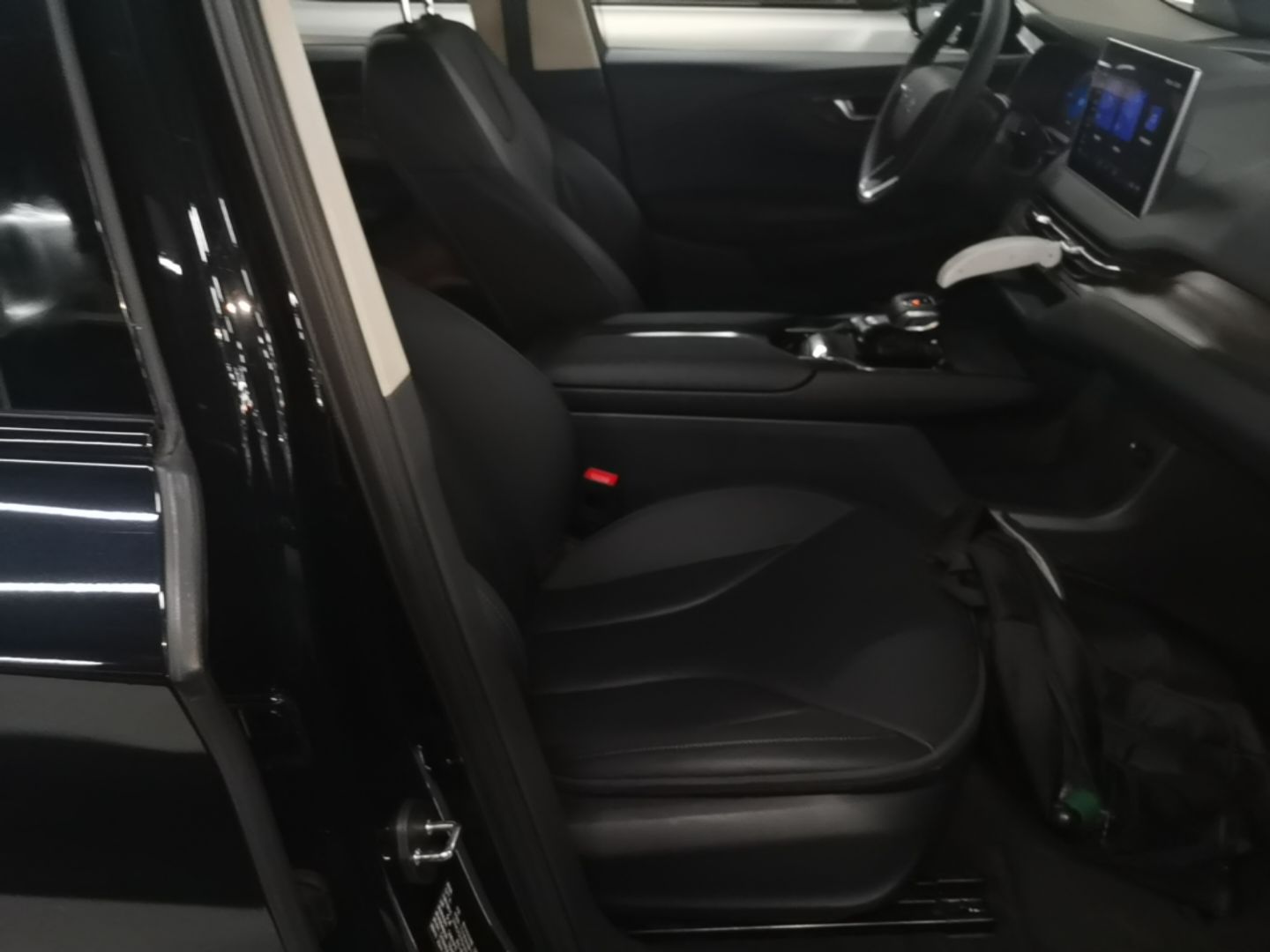 Hongqi E-QM5 2023 Base Travel Edition — снимка 19