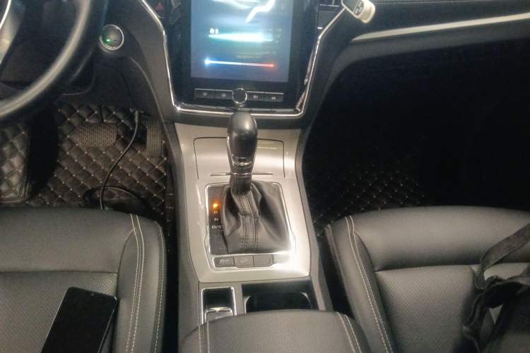 Used Roewe RX5 2020 20T Automatic 4G Connected Million Edition Gear Lever