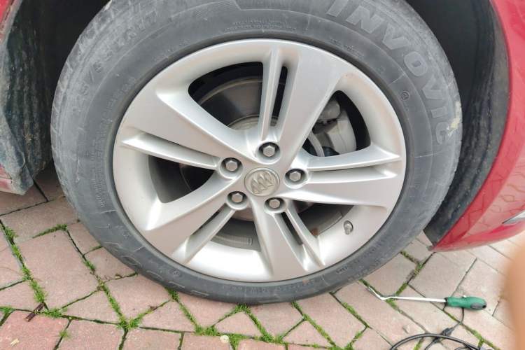 Used Buick Regal 2017 20T Elite Edition Right Front Wheel Hub