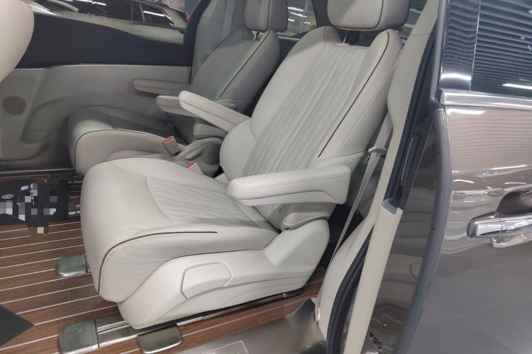 Used Buick GL8 2022 Land Executive Class 652T Prestige Model Left Rear Seat