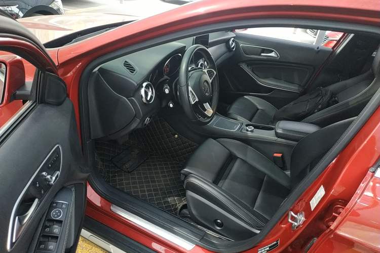 Used Mercedes-Benz GLA 2018 GLA 200 Sport Edition Left Front Seat