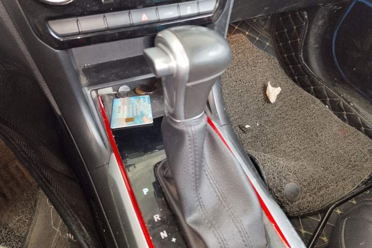 Used Haval H2 2017 Blue Label 1.5T Automatic Two-Wheel Drive Luxury Model Gear Lever