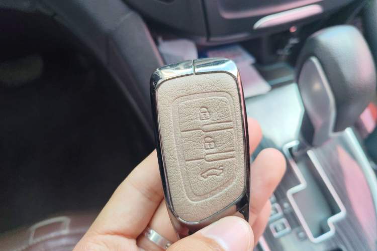 Used Dongfeng Fengdu MX5 2016 2.0L Automatic Flagship Edition
