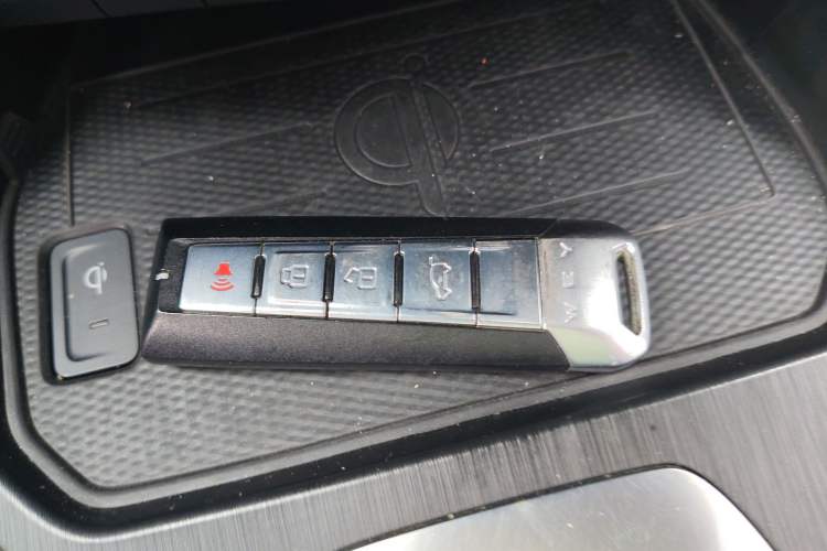 Used Wey VV6 2018 2.0T Two-Wheel-Drive Ultra-Luxury Version China V Standard
