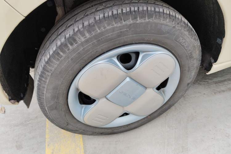 Used Geely Galaxy Panda 2024 Panda Mini 200km Endurance Bear Left Front Wheel Hub