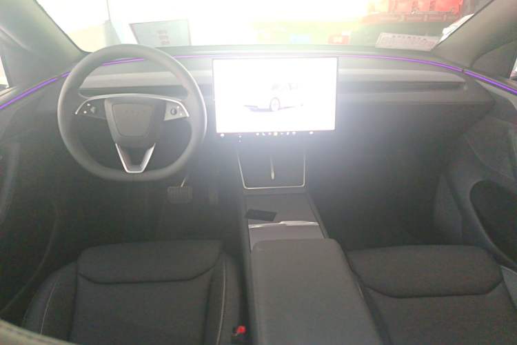Used Tesla Model Y L 2025 Model Long-Range All-Wheel-Drive Version Center Console