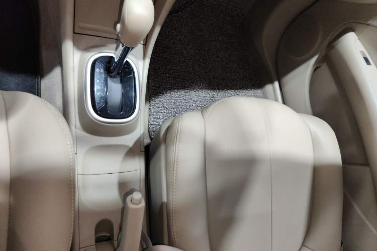 Used Nissan Sylphy 2018 Classic 1.6XE CVT Comfort Edition Gear Lever