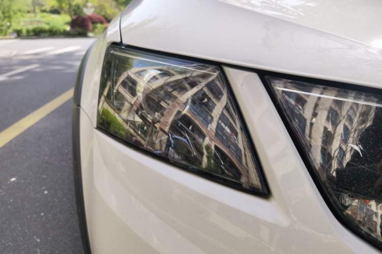 Used Skoda Octavia 2018 Station Wagon TSI230 DSG Luxury Edition Right Front Headlight