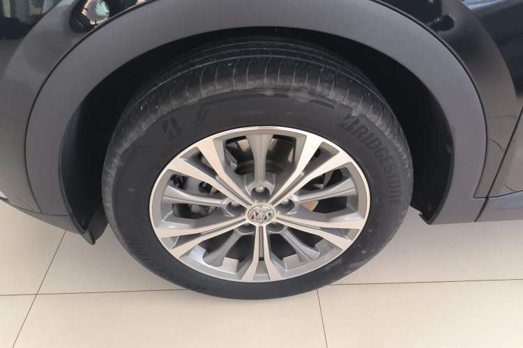 Used Buick Envision 2021 Encore Plus 652T Five-Seat Luxury Model Left Front Wheel Hub