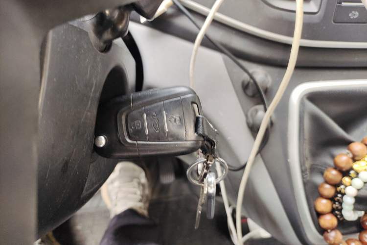 Used SAIC MAXUS Xintu V80 2021 2.0T Manual Classic Aoyuntong 127 PS Mid-axle Mid-roof 6/7/8/9-Seater